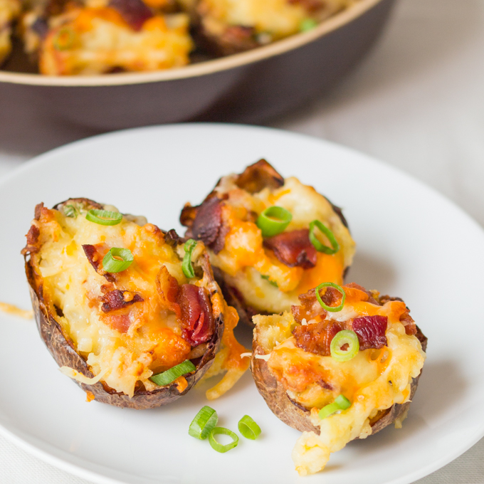 Запеченный картофель с яйцом и овощами Запеченный картофель с яйцом и овощами
