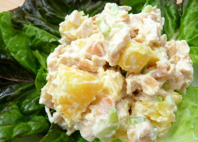 Салат с курицей и ананасами Салат с курицей и ананасами