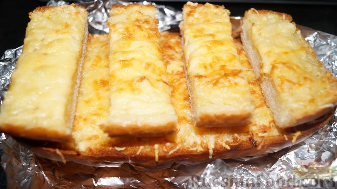 Чесночный хлеб с сыром Чесночный хлеб с сыром
