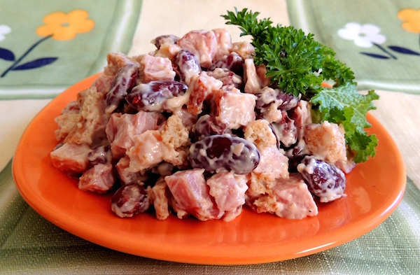 Сытный теплый салат с красной фасолью Сытный теплый салат с красной фасолью
